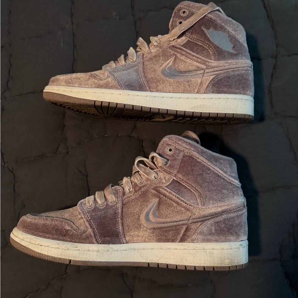 Jordan 1 lavender velvet high size 9 - Picture 2 of 5